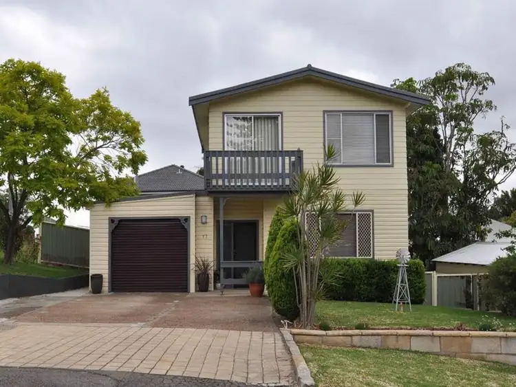 17 Holt Street