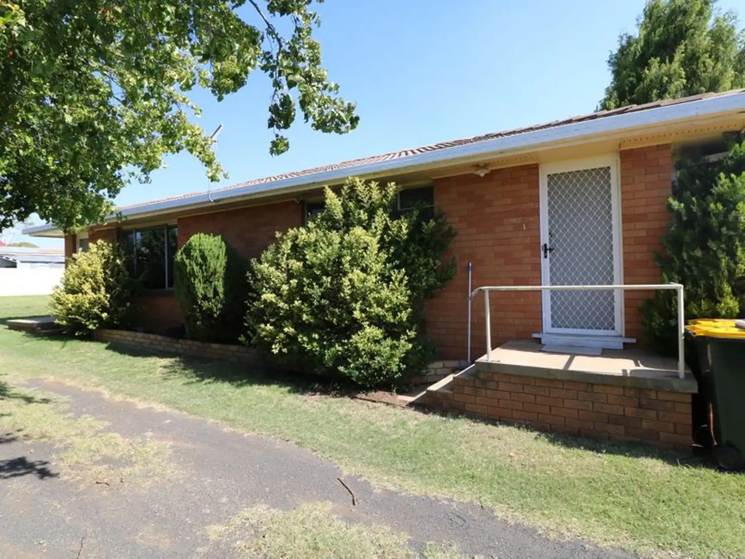 Main view of Homely block of units listing, 27 Lewis Street, Glen Innes NSW 2370