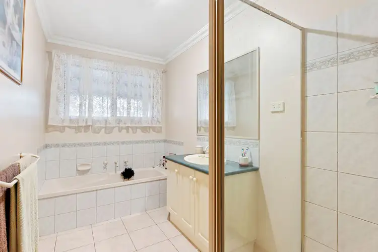 Sixth view of Homely house listing, 2 Chantelle Court, Kangaroo Flat VIC 3555