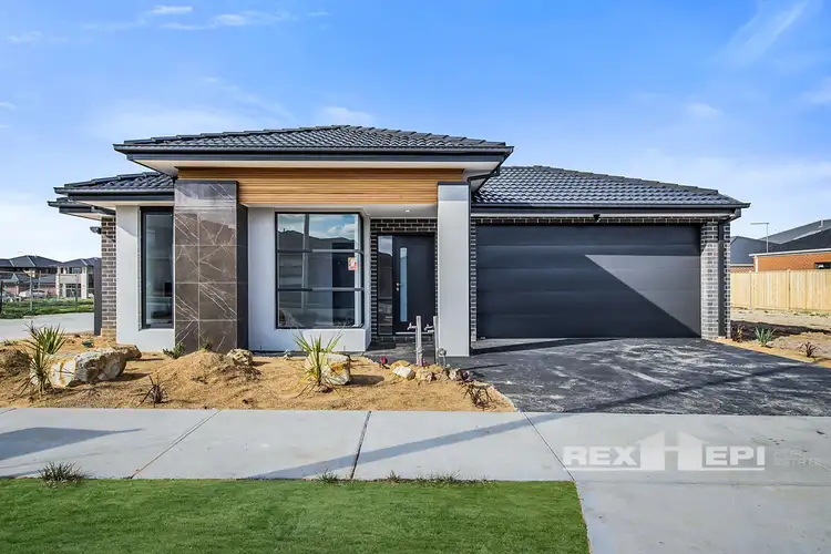 17 Dolomite Boulevard, Clyde North VIC 3978