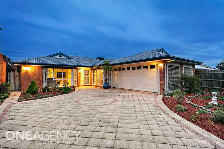 Second view of Homely house listing, 2 Carey Court, Sunbury VIC 3429