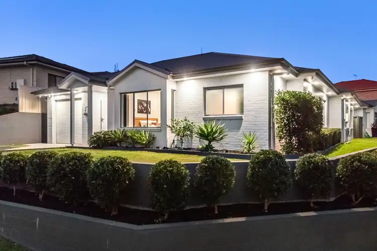 2 Hadlow Drive, Cameron Park NSW 2285