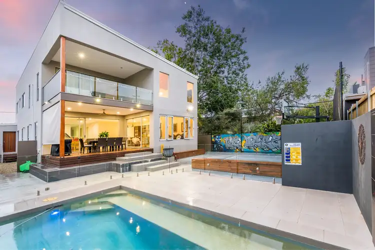 8 McDonald Street, Hawthorne QLD 4171