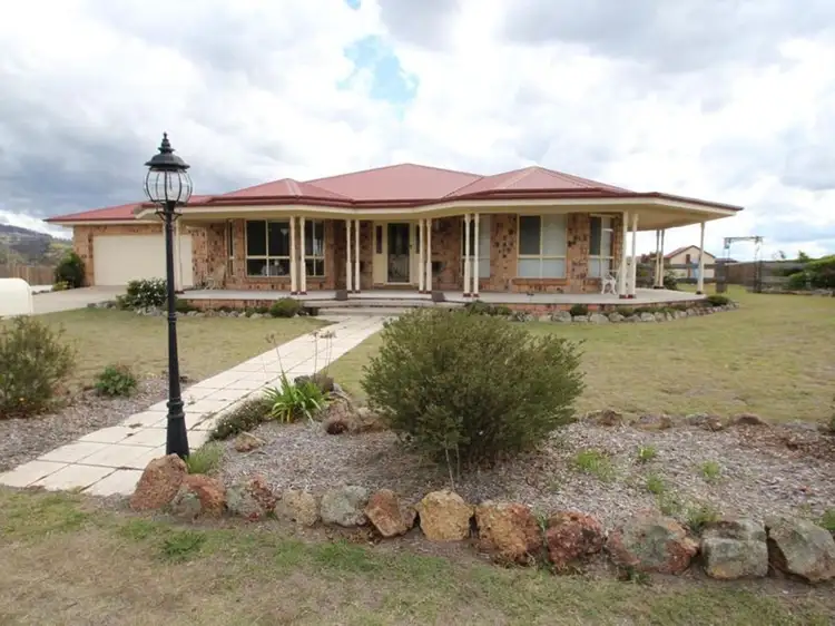34 Parkes Drive, Tenterfield NSW 2372