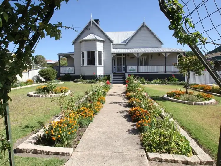 93 Molesworth Street, Tenterfield NSW 2372