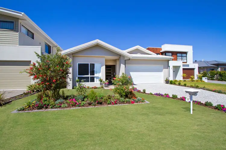 10 Waters Close, Hope Island QLD 4212