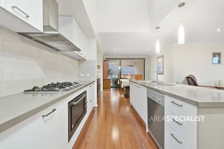 Fifth view of Homely house listing, 2 Finch Court, Drouin VIC 3818