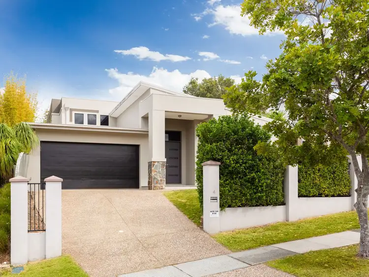 4 Beerwah Street, Pacific Pines QLD 4211