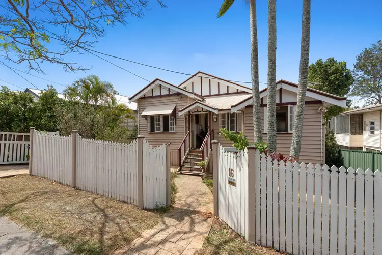 16 Dowar Street, Coorparoo QLD 4151