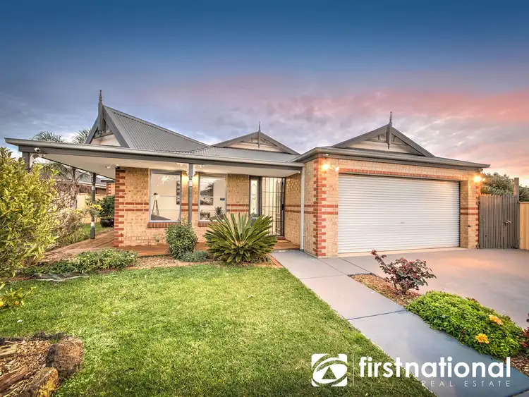 19 Bluehills Boulevard, Pakenham VIC 3810