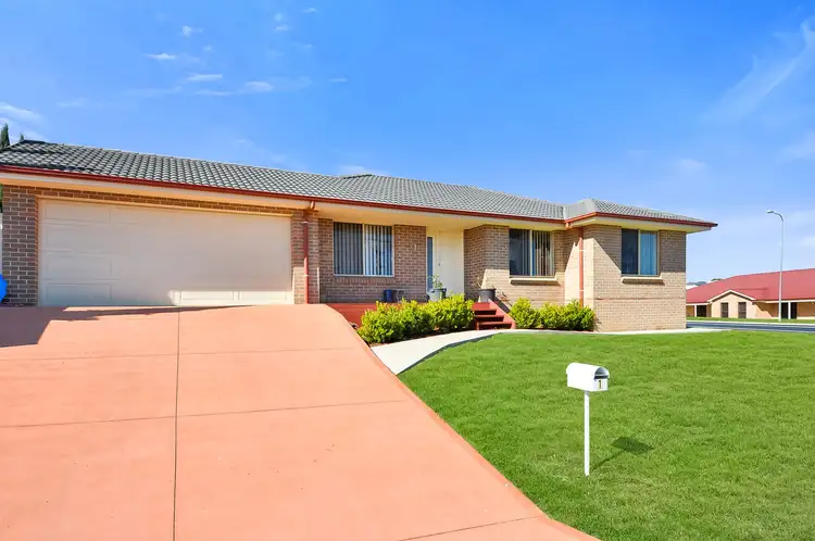 1 French Smith Place, Bathurst NSW 2795