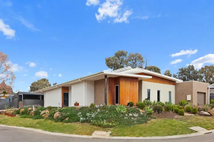 4 Claremont Terrace, Strathdale VIC 3550