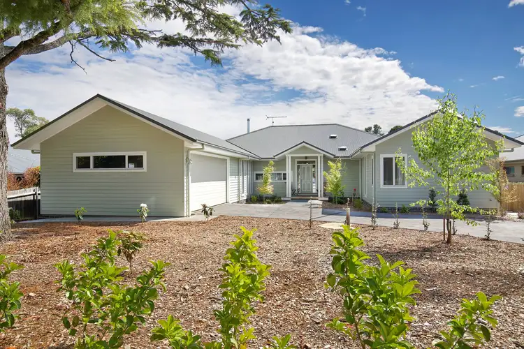 73 Waratah Road, Wentworth Falls NSW 2782