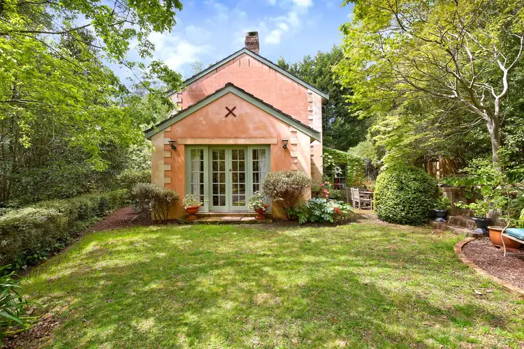 22 Walmer Crescent, Wentworth Falls NSW 2782