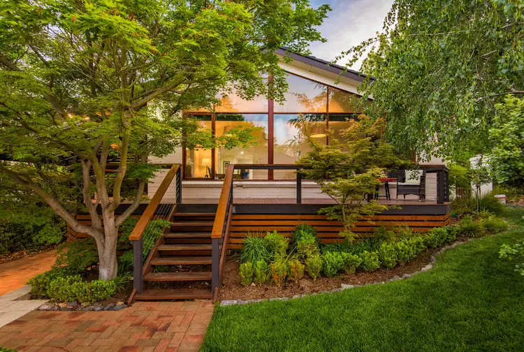 11 Logan Street, Narrabundah ACT 2604