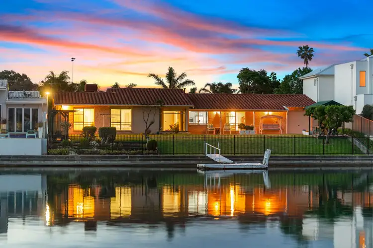 32 Newcombe Avenue, West Lakes Shore SA 5020