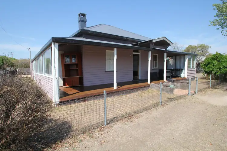 137 Miles Street, Tenterfield NSW 2372