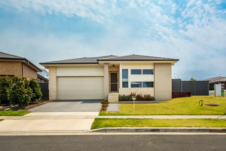 1 Minnaville Close, Glenmore Park NSW 2745