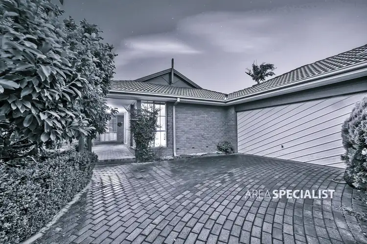 32 Lorenzo Way, Aspendale Gardens VIC 3195
