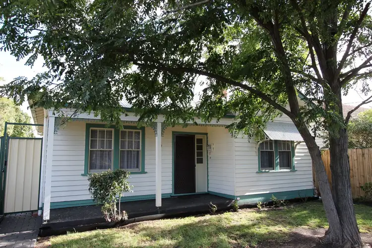 85 Monash St