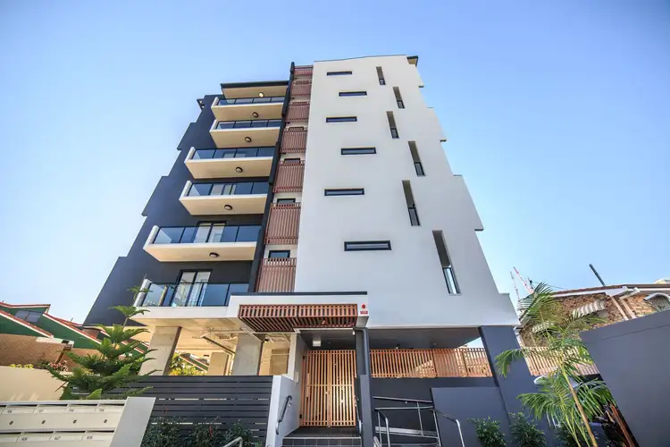 304/9 Hooker Boulevard, Broadbeach Waters QLD 4218