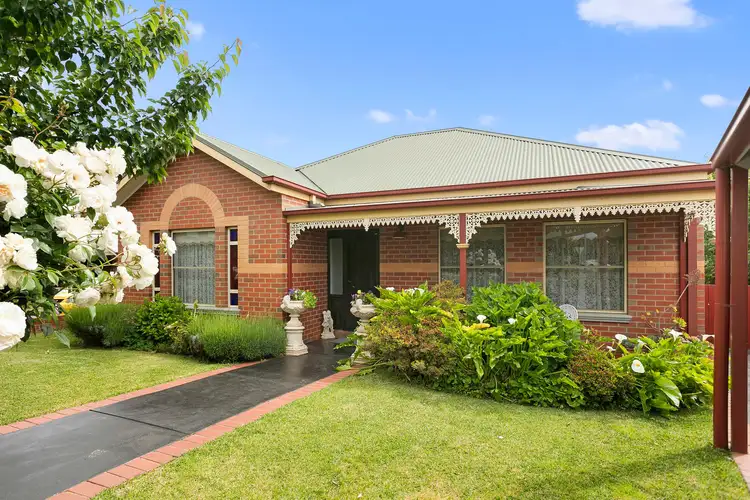 12 Mayfield Parade, Strathdale VIC 3550
