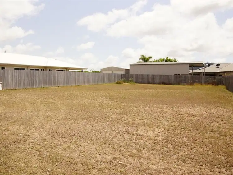 4 Hook Court, Sarina QLD 4737