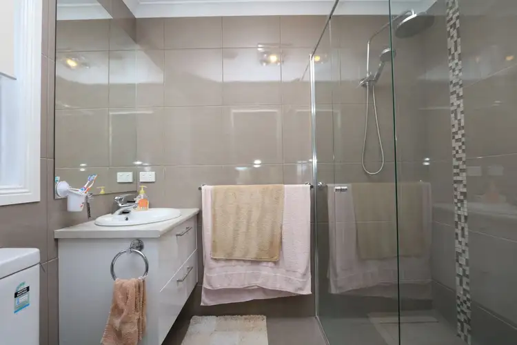 Seventh view of Homely house listing, 6 Central Court, Maryborough VIC 3465