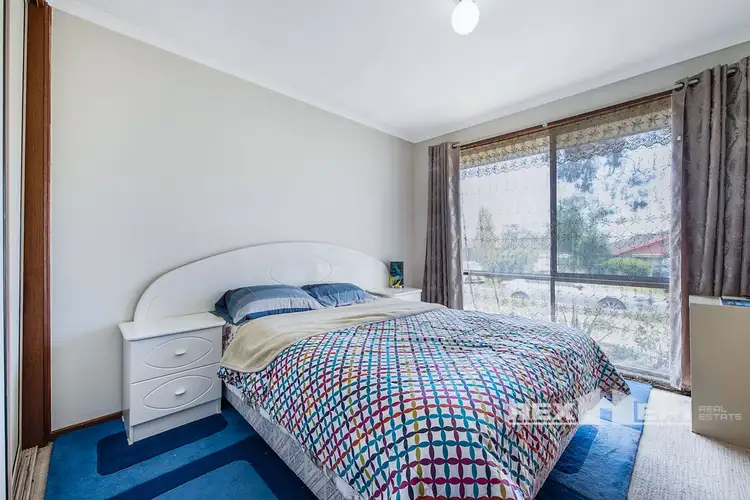 Fifth view of Homely house listing, 10 Reeves Court, Hampton Park VIC 3976