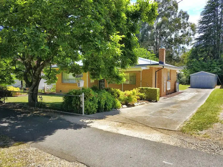 35 Cobden Street, Bright VIC 3741