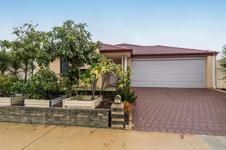 35 Arramall Trail, Lakelands WA 6180