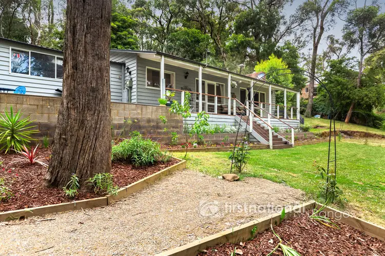 2 Vista Drive, Emerald VIC 3782