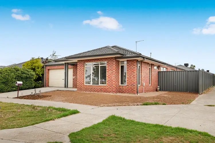 10 Bregman Esplanade, Manor Lakes VIC 3024