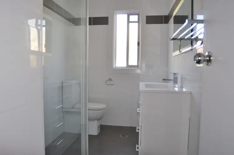 Fifth view of Homely house listing, 2 Chifley Place, West Bathurst NSW 2795