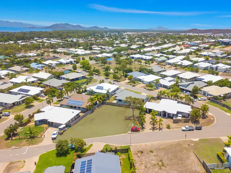 52 Shutehaven Circuit, Bushland Beach QLD 4818