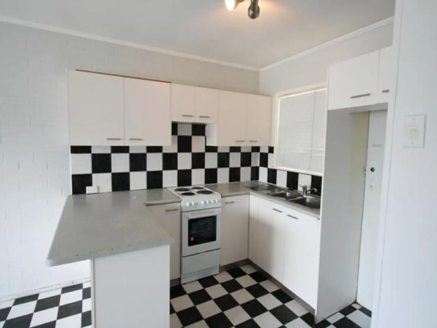 Main view of Homely unit listing, 1/10 Thomas Drive, Chevron Island QLD 4217