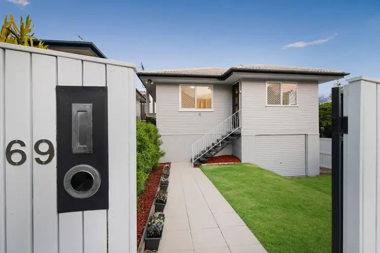69 Dover Street, Hawthorne QLD 4171