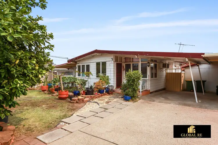 6 Bracknell Rd, Canley Heights NSW 2166