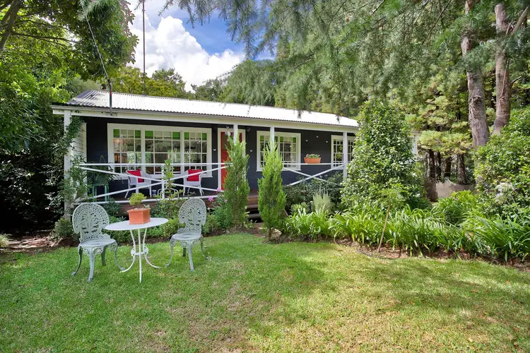 38 Scott
Avenue, Leura NSW 2780