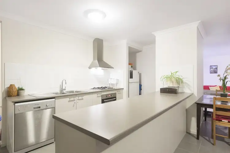 Sixth view of Homely house listing, 2 Shakespeare Court, Drouin VIC 3818