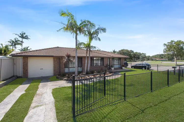 2 Sir Joseph Banks Drive, Bateau Bay NSW 2261