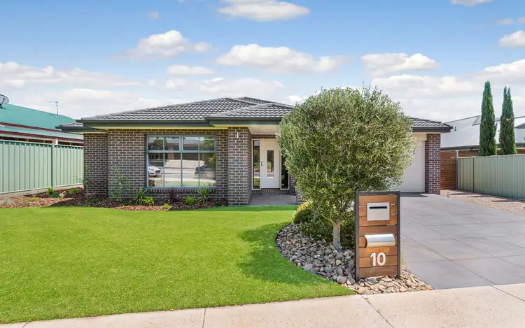 Second view of Homely house listing, 10 Lyndam Avenue, Maiden Gully VIC 3551