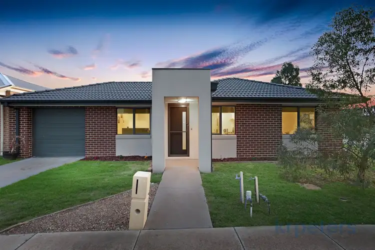 16A Davenport Crescent, Cranbourne West VIC 3977