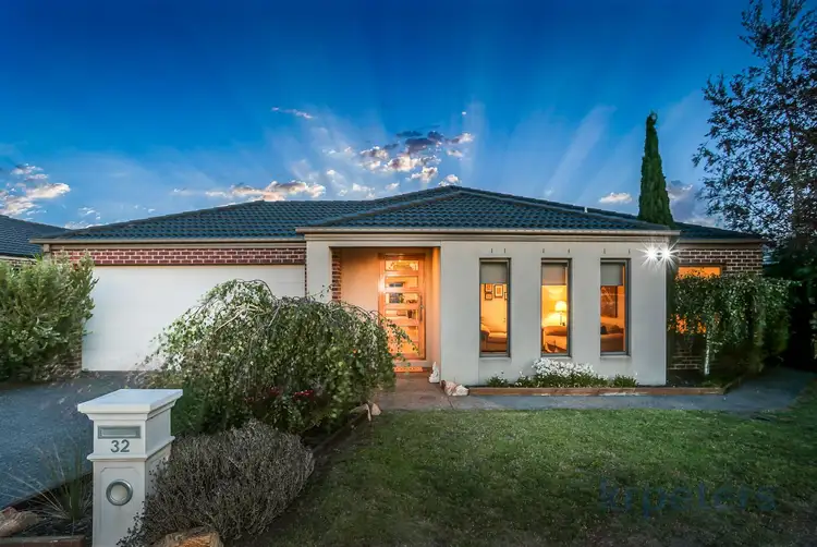 32 Beechtree Way, Cranbourne North VIC 3977