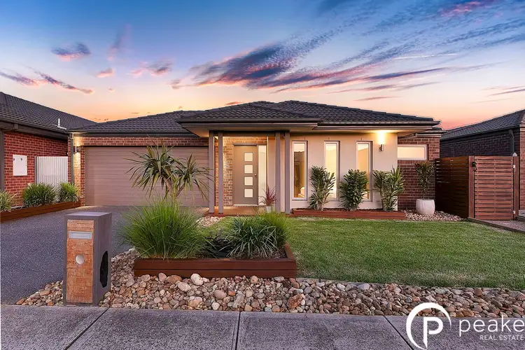 40 Fieldstone Crescent, Cranbourne North VIC 3977