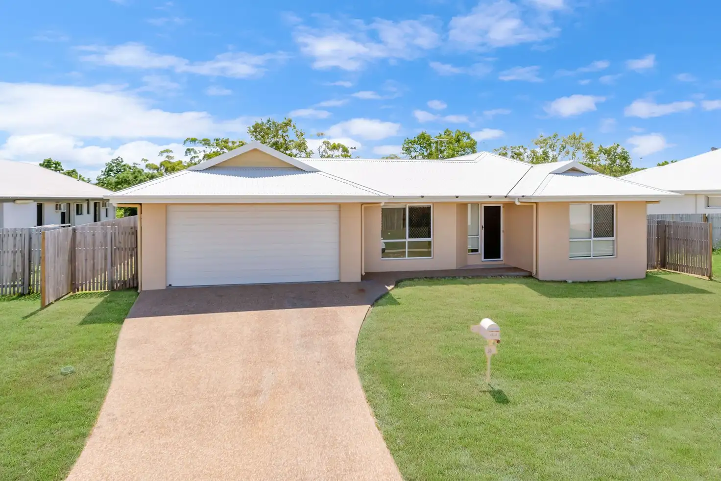 Main view of Homely house listing, 33 Limerick Way, Mount Low QLD 4818