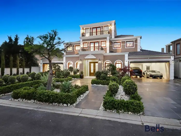 15 Wellington Place, Caroline Springs VIC 3023