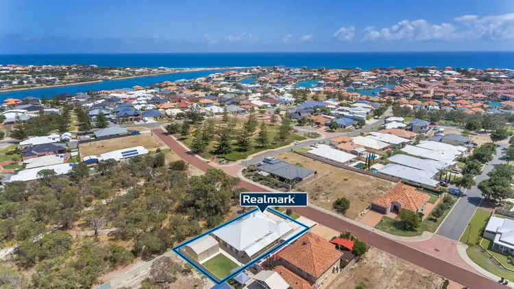 18 Buckingham Drive, Wannanup WA 6210