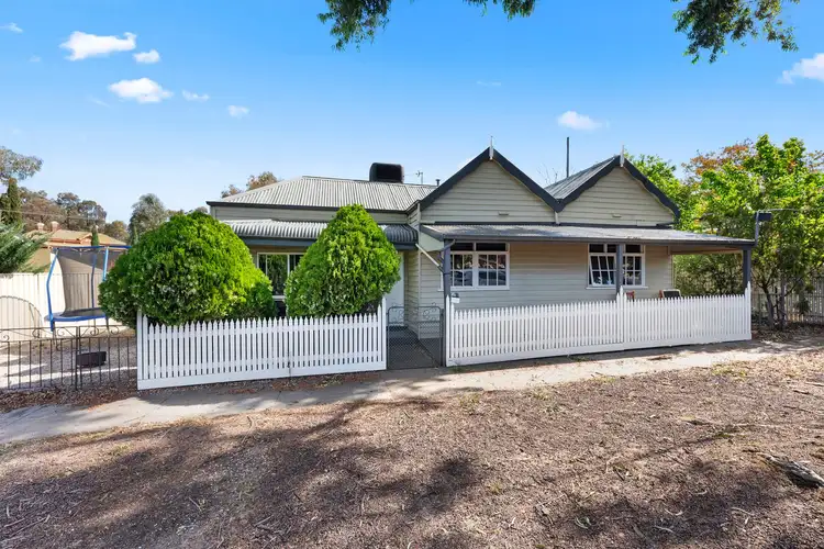 38 Peel Street, Quarry Hill VIC 3550