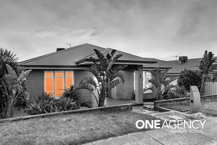 100 Belleview Drive, Sunbury VIC 3429